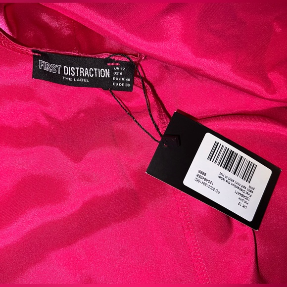 First Distraction the label satin spit mini skirt in hot pink - Picture 3 of 5